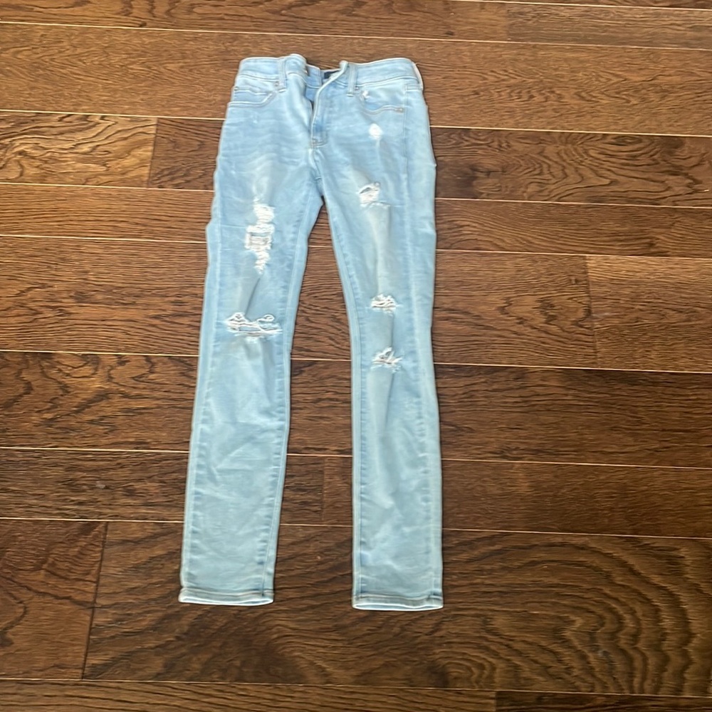 Size 4 high rise ripped skinny jeans, light blue.